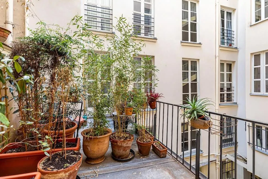 Apartment Chic Parisian Haven: Designer In The Heart Of *